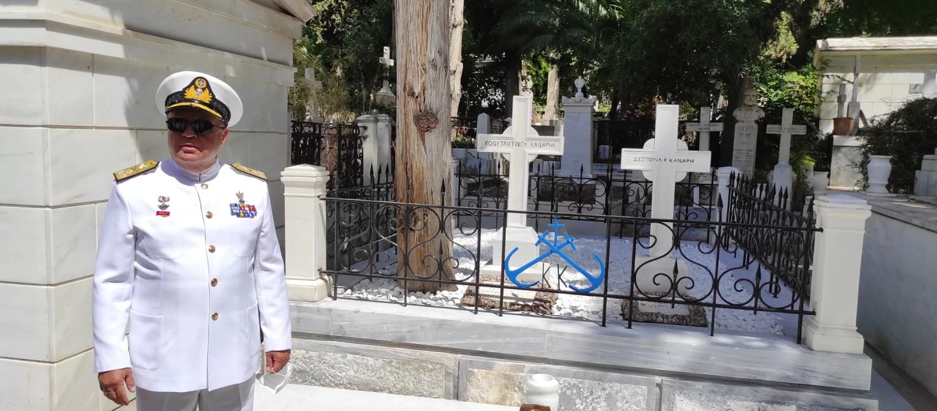 Α/ΓΕΝ Σ.Πετράκης: Επισκέφτηκε τον τάφο του Κ.Κανάρη (φώτο)